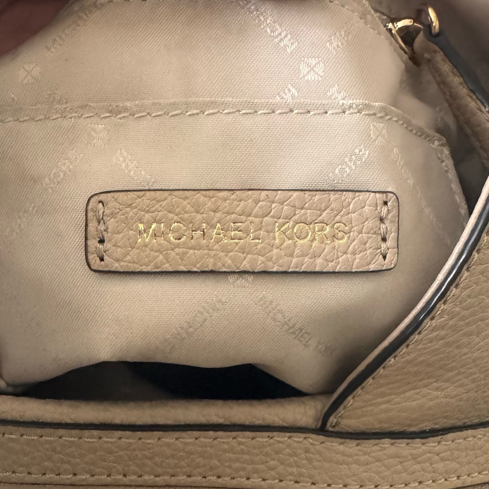 Michael Kors Soft Pebbled Leather Shoulder Bag – Blush Pink Stud Detail - Picture 4 of 17